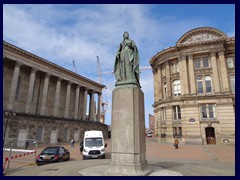 Victoria Square - Queen Victoria Statue, Town Hall, Museum